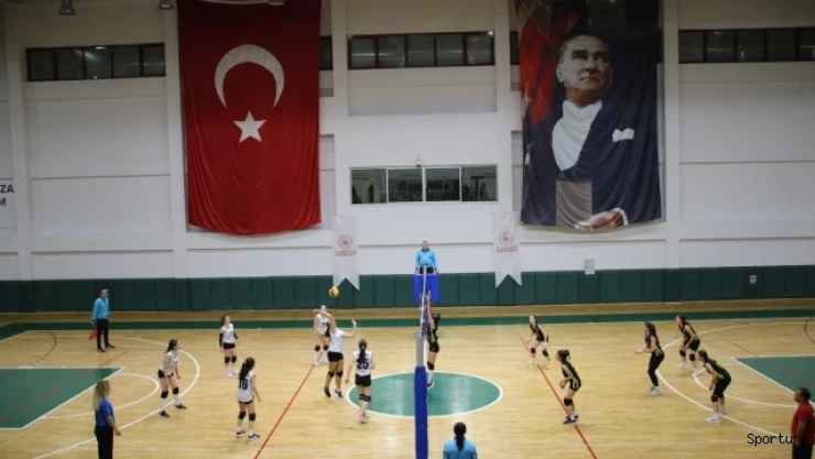 Derincespor Kulübü, Küçük Kızlar Voleybol Ligi'nde ilk müsabakasına çıktı