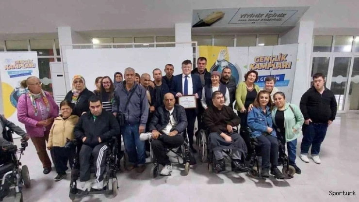 Engelsiz Kamp'ta gönüllerince eğlendiler
