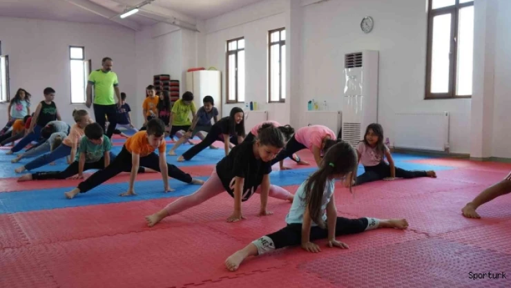 Geleceğin sporcuları bu salonlarda ter dökecek