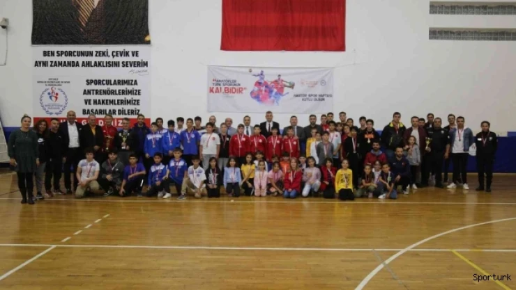 Gölcük Belediyesi voleybol turnuvasında şampiyonu oldu