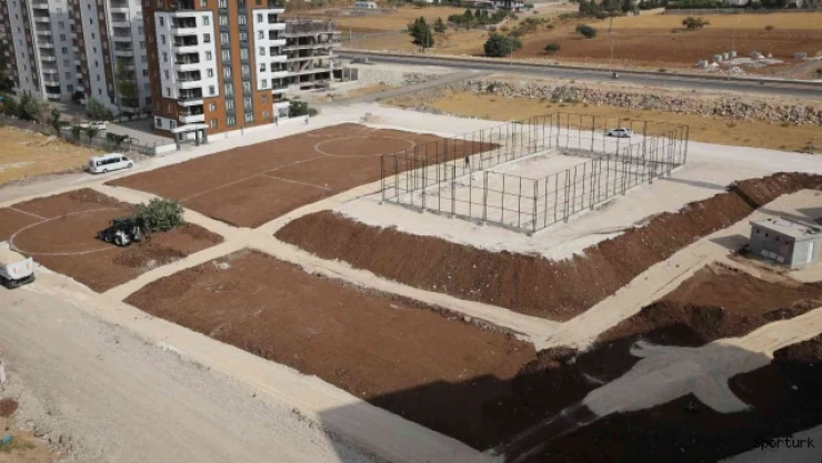 Karaköprü'de yeni spor sahalarının yapım çalışmaları sürüyor