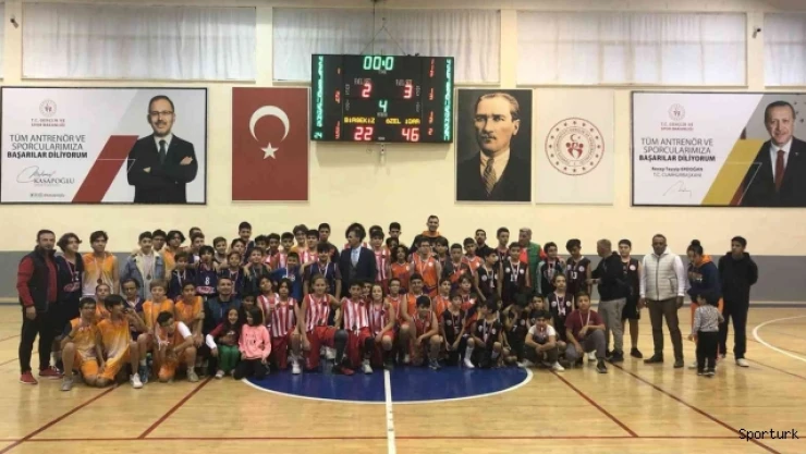 Karaman'da düzenlenen basketbol turnuvası sona erdi