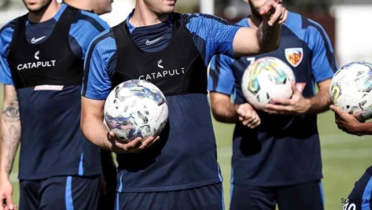 Kayserispor 23 kişiyle İstanbul'a gitti