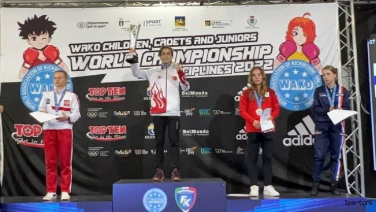 Milli sporcu Sudenur İtalya'da Türk Bayrağını dalgalandırdı