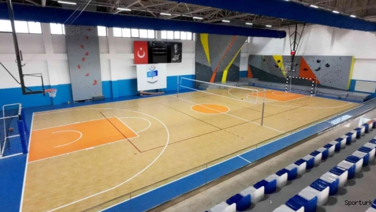 Antalya OSB'de kadın çalışanlar için voleybol turnuvası