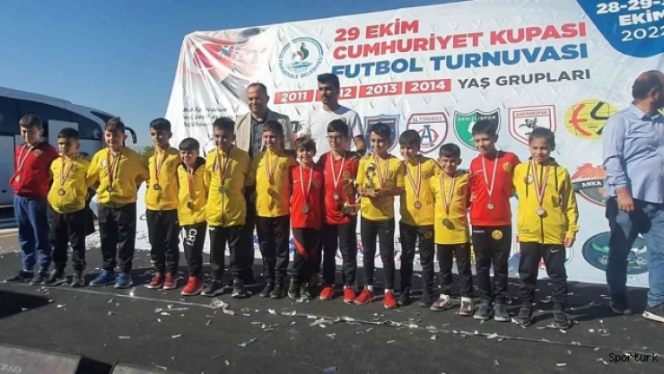 Eskişehirli minikler Cumhuriyet Kupası'nda farklı başarılar elde etti