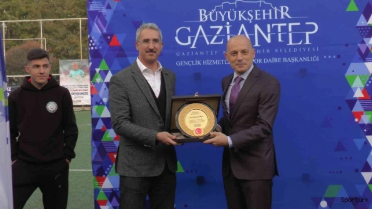 Jübile yapacak Cüneyt Çakır'a Gaziantep'te plaket