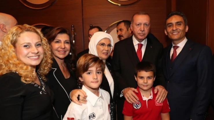 Kupa koleksiyoneri...Satrançta dünyanın şampiyonu oldu, teklif yağıyor