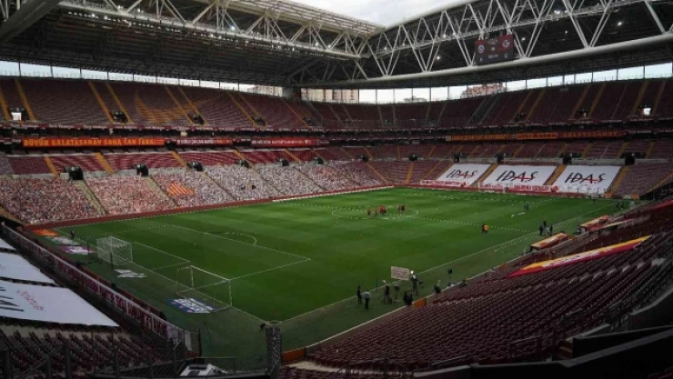 Nef Stadyumu'nda 13. Galatasaray - Beşiktaş derbisi