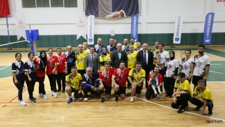 Öğretmenlerde şampiyon Derince Mesleki ve Teknik Anadolu Lisesi