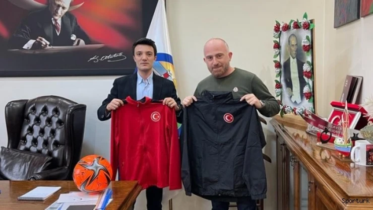 Türkeli Belediye Esnafspor'a malzeme desteği