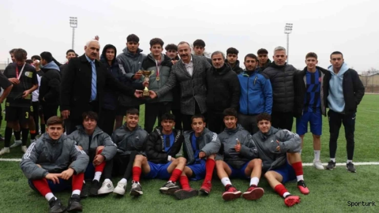 Ahmet Ayık Spor Lisesi şampiyon oldu