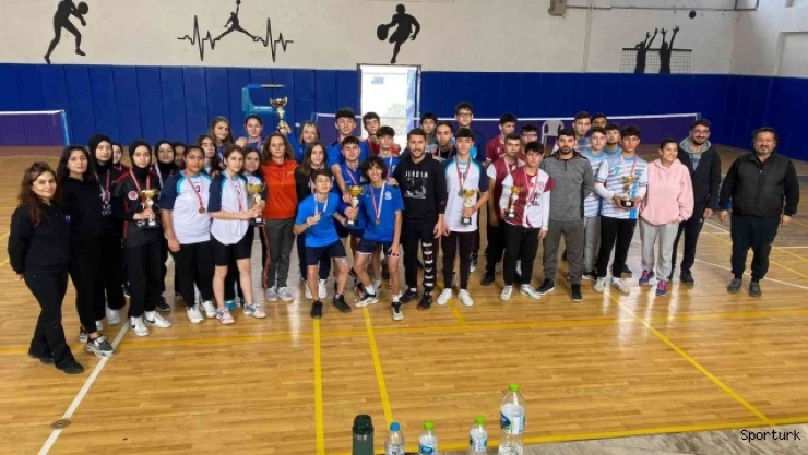 Badmintonda grup birincileri belli oldu