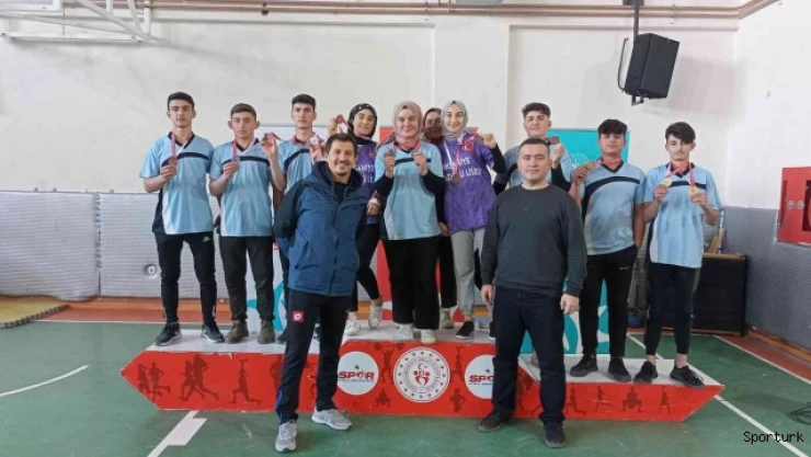 Bileklerin gücüyle en çok madalyayı toplayan okul oldular