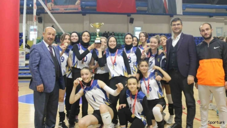 Gediz Mustafa Necip Alâyeli Anadolu Lisesi kız voleybol takımı il birincisi oldu
