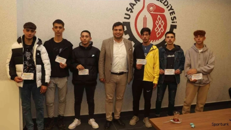 Liseler Arası Futbol Turnuvası ödüllerini Başkan Çakın verdi