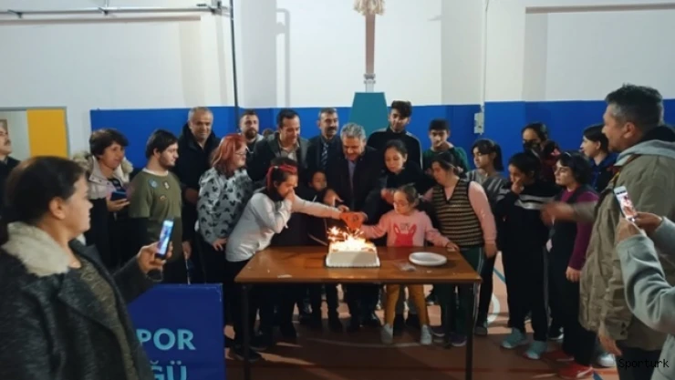 Özel sporculara pastalı tebrik