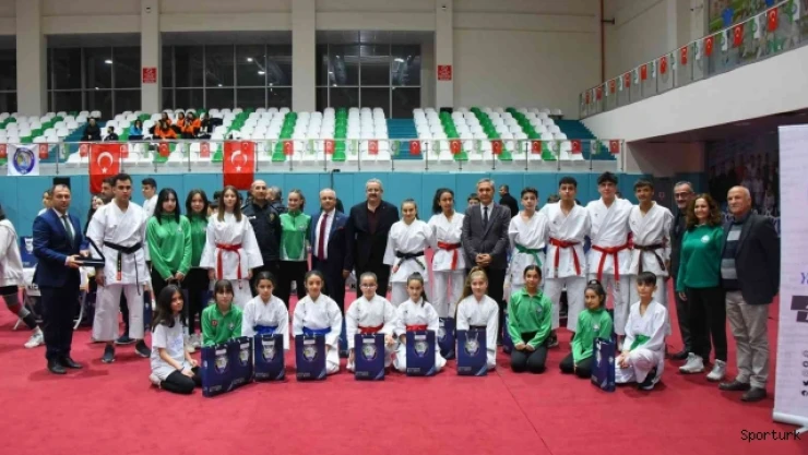 Salihli'de sporun yıldızları ödüllendirildi