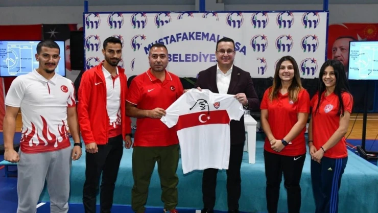 A Milli Hokey Takımı Mustafakemalpaşa'da
