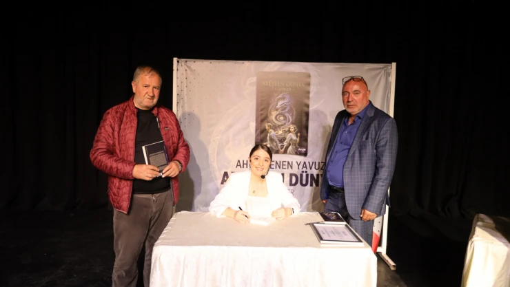 Ali Şahin'den genç yazar Ahu Özenen Yavuz'a destek