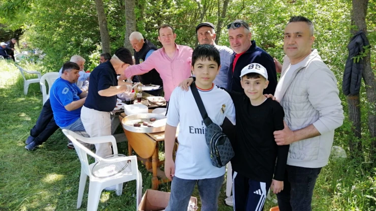 Alipaşaspor'da Sezon Sonu Mangal Keyfi