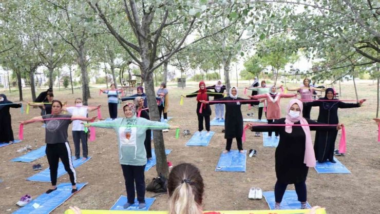 Anne Şehir ile 17 bin kişi zumba yaptı