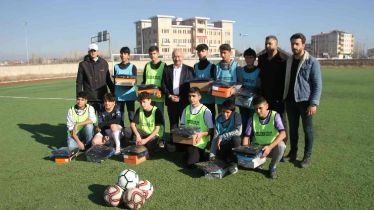 Bulanık Bilicanspor'a malzeme desteği