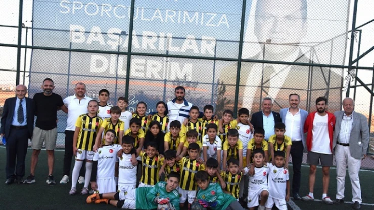 Çantaköy'de Futbol Şöleni: Minik Yıldızlar Sahada
