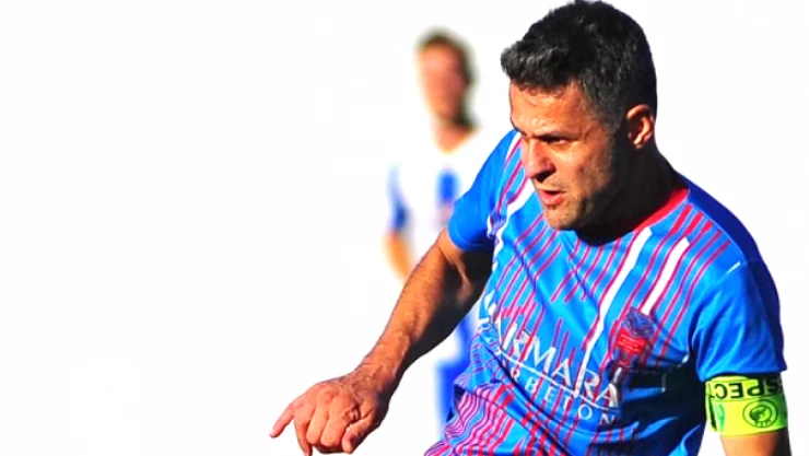 Efsane 1 yıl daha bordo mavi dedi