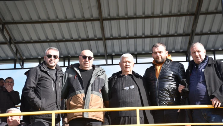 Eren'i dostları yalnız bırakmadı