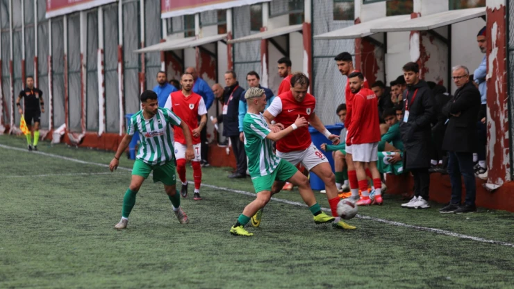 İstanbul Anadolu 10 kişiyle 3 puanı aldı