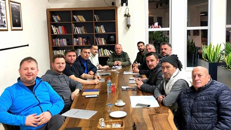 Kamilobaspor yönetimi toplandı