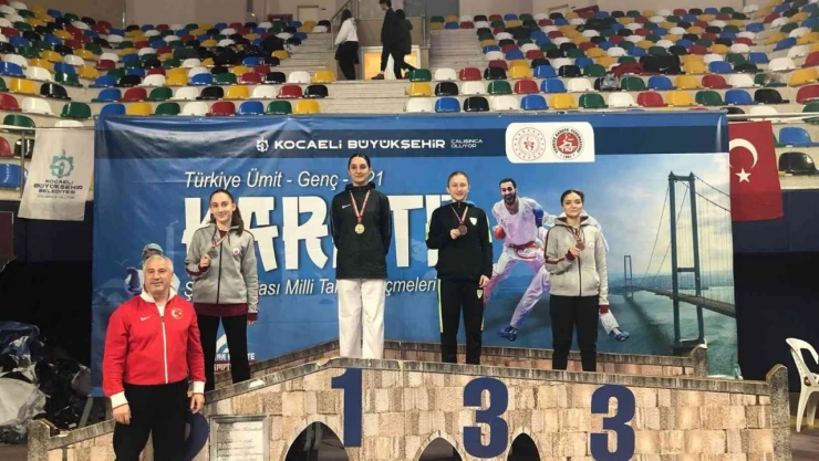 Karatede 2 Türkiye üçüncülüğü