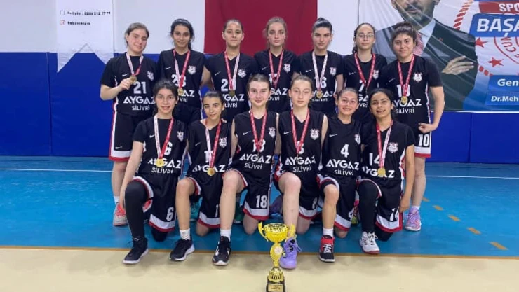 Kılıçlı'nın kızları Babaeski'de şampiyon oldu