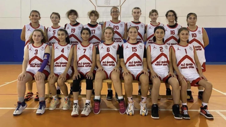 Kılıçlı'nın kızlarının formaları Ali Şahin'den