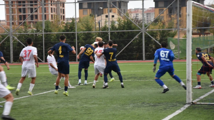 Küçükçekmece Sinopspor Zorlanmadan 3 Puanı Aldı: 3-1