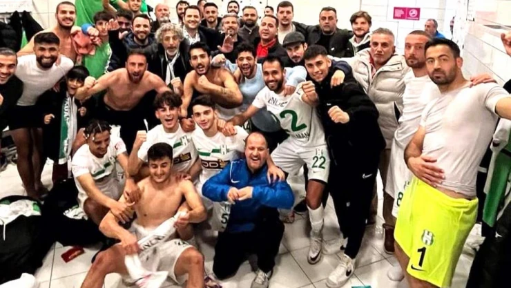Küçükçekmece zirveden inmiyor 3-0