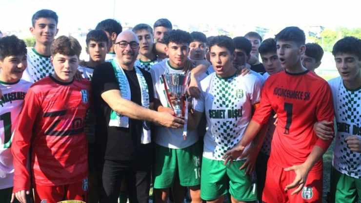 Küçükçekmecespor'dan kupa şov