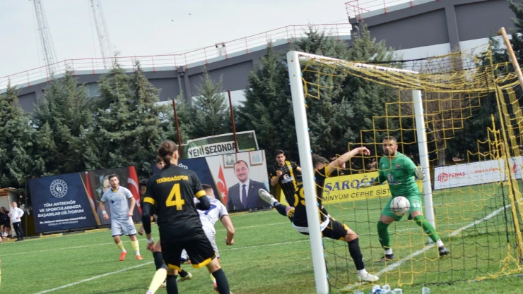 Lider Küçükçekmece Sinop spor'a selam durun 3-0