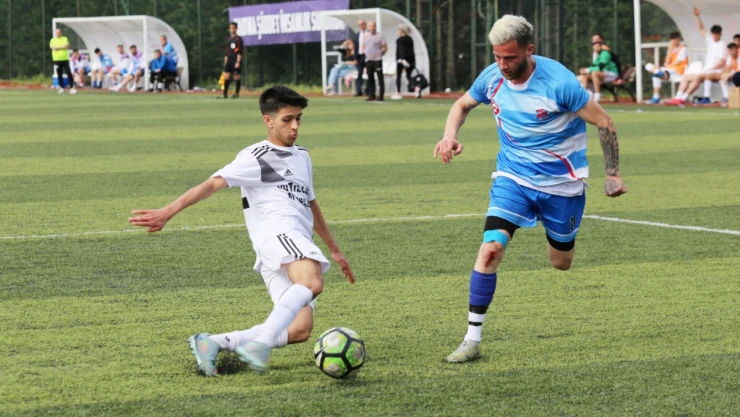 Molla Aşkı galibiyeti Esmeroğlu'na hediye etti
