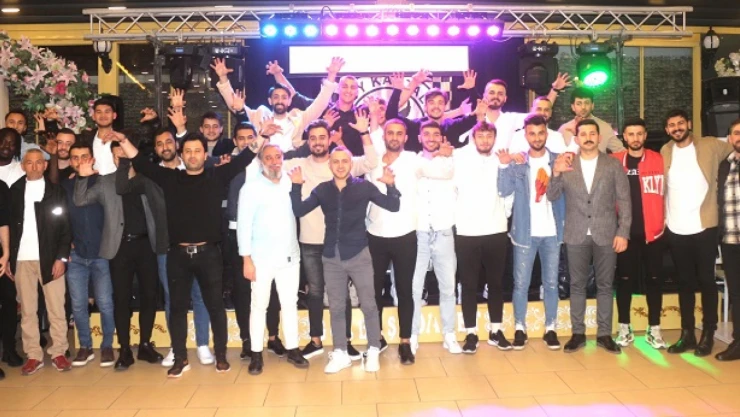 Sefaköy Kartalspor Şampiyonluğu Kutladı