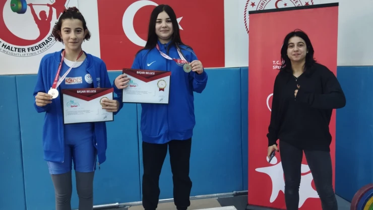 Silivrili halterci Bengü Engin şampiyon oldu