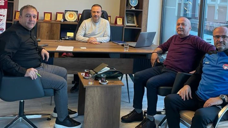 Silivrispor yönetimi altyapılar için toplandı