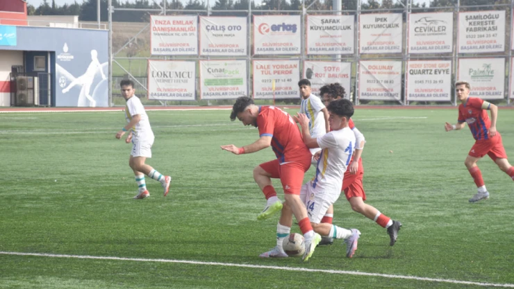 Silivrisporlu gençler Derince'ye direnemedi 2-0