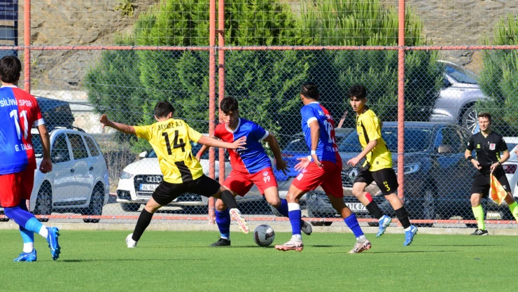 Silivrisporlu gençlerden göz dolduran galibiyet 4-0