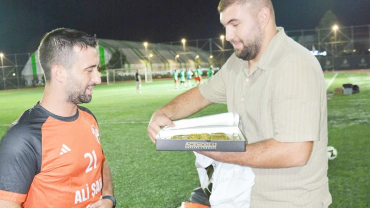Temizel'den Selimpaşaspor'a baklava