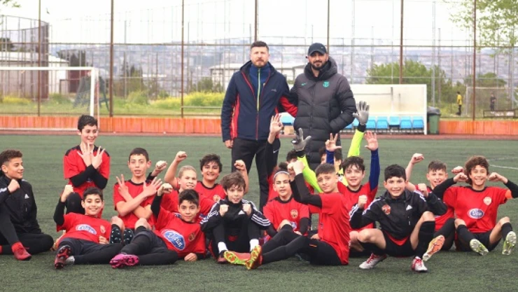 Üstün futbol gol olup yağdı 7-0