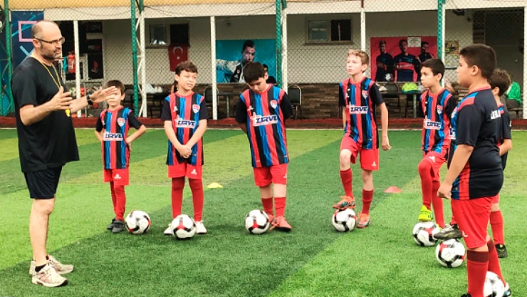 Yılmaz Lise Futbol Okulu Silivri'de