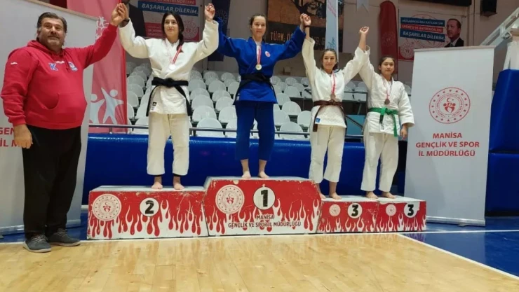 Yunusemreli gençlerden 18 madalya