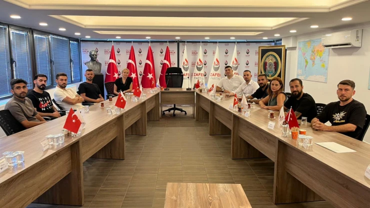 Zafer Partisi'nden TFF'ye Çağrı: '25 Yaş Üstü Futbolcular Mağdur Edilmesin'